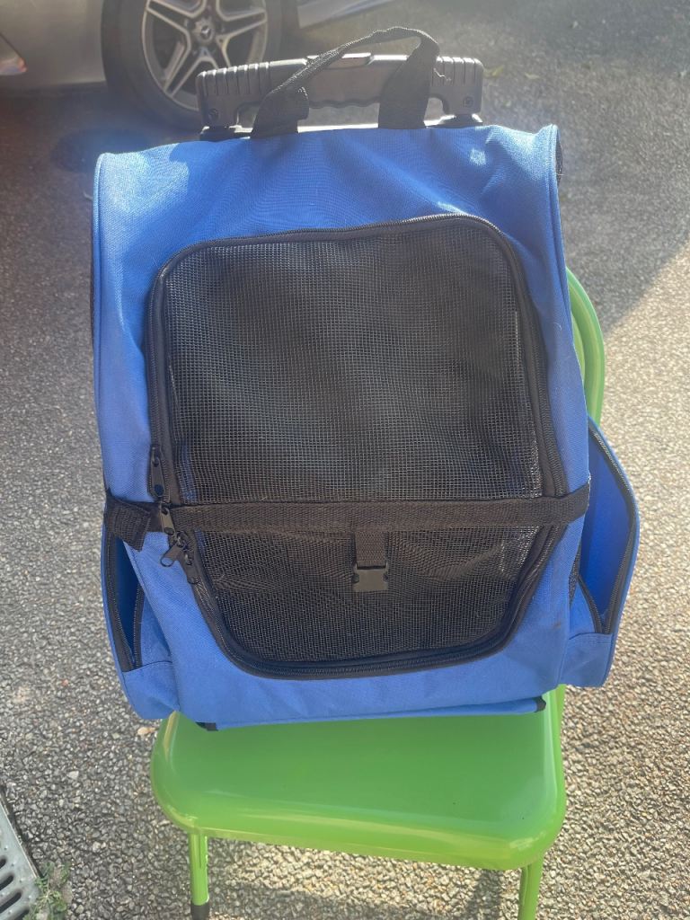 Dog carrier/car seat