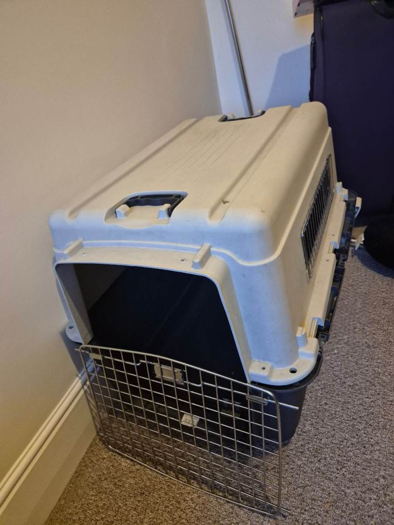 Small dog / puppy IATA approved pet carrier