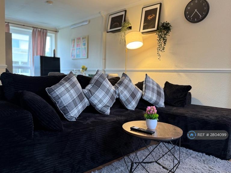 2 bedroom flat in Liebenrood Road, Reading, RG30 (2 bed) (#2804099)