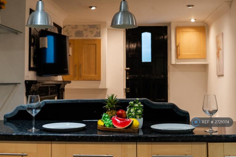 Studio flat in Pains Road, Southsea, PO5 (#2721074)