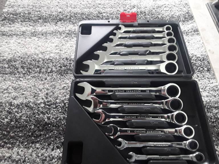 Chrome Vanadium Spanner and Ratchet Wrench Set in Case