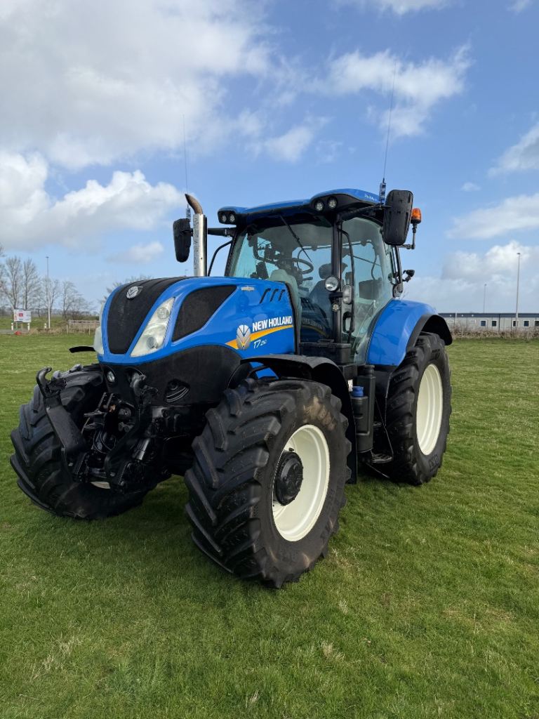 New Holland T7 210
