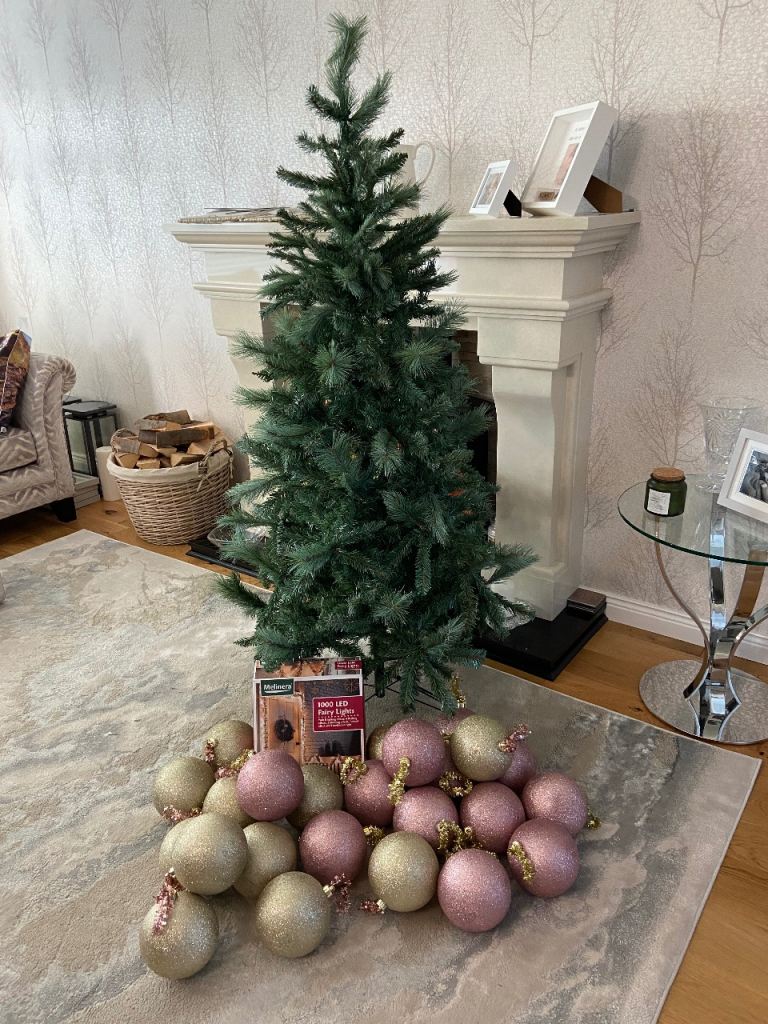 6’ Dark Spruce Christmas Tree (BOXED), 1000 LED Fairy Lights (ALSO BOXED& & 24 Large Baubles