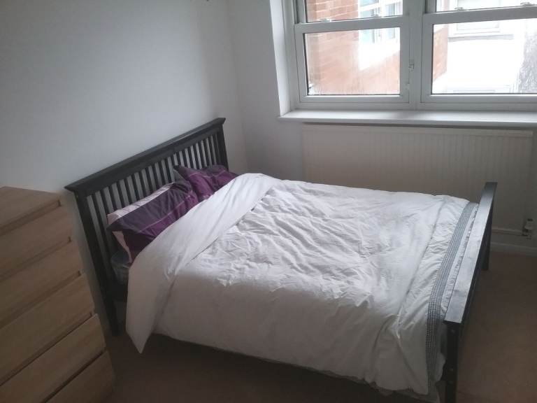 BRIGHTON CITY CENTRE BN1 - LARGE ROOM: In a lovely flat share
