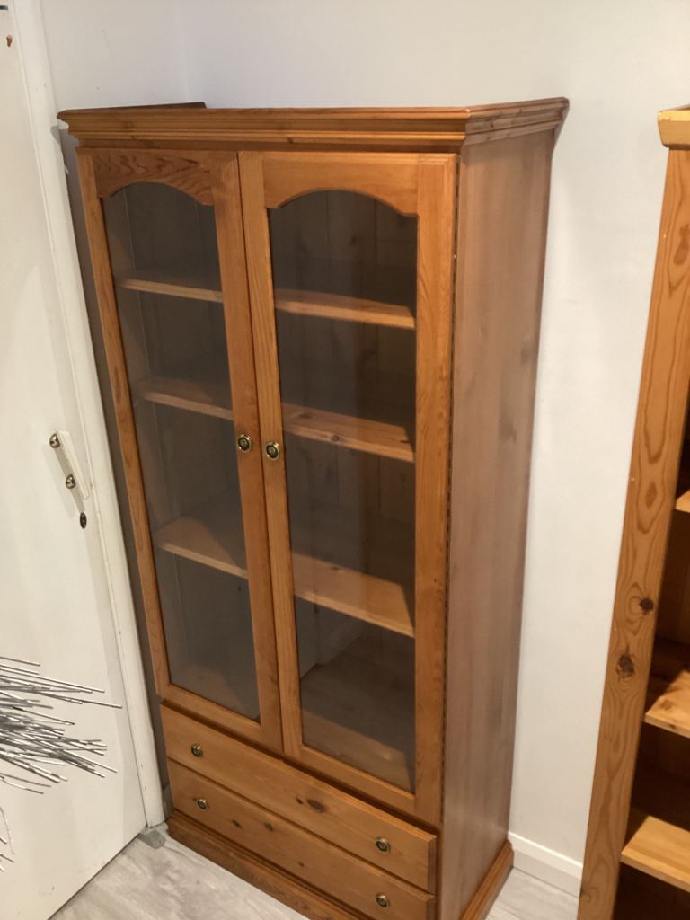 Versatile, Good Quality, Derby Pine “Ashbourne” display/storage unit