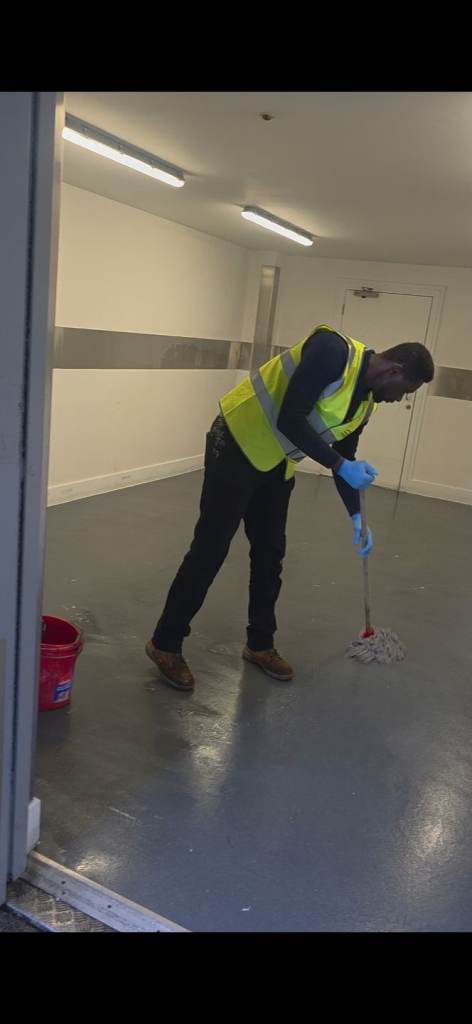 ✨ Refresh Your Home with Lincs Sparkling Cleaning Services ! ✨