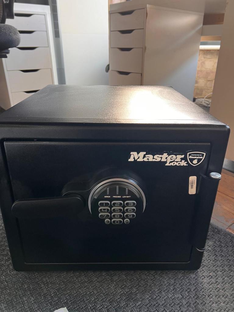 Master Lock Safety Deposit Box - black 