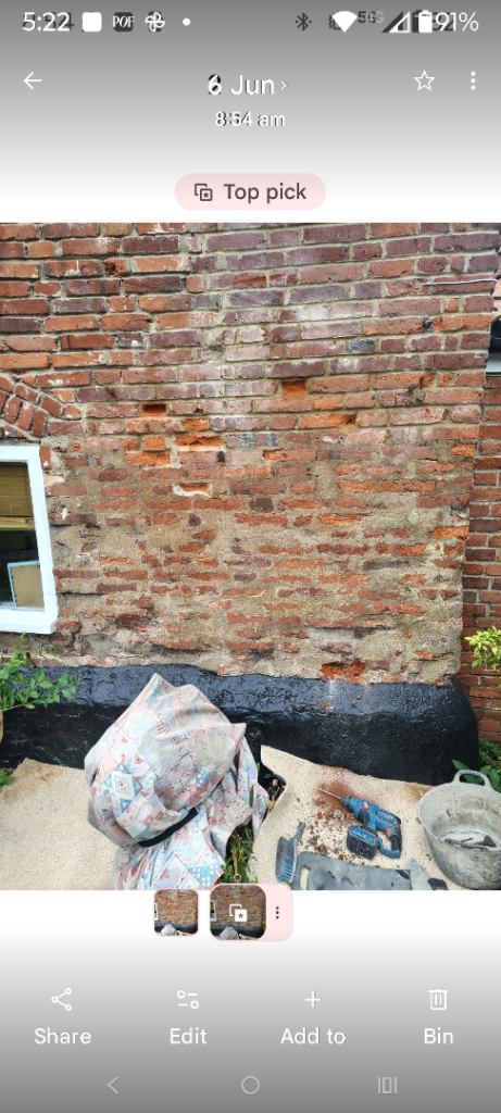 Bricklayer/builder
