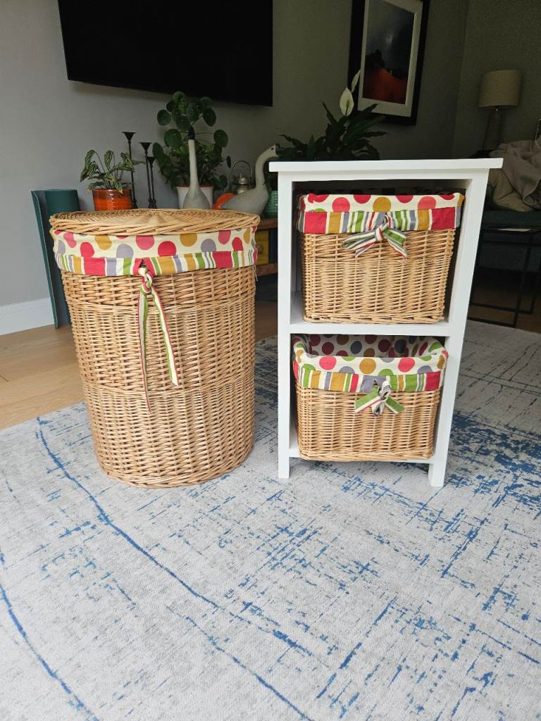 Bathroom storage unit and laundry basket 