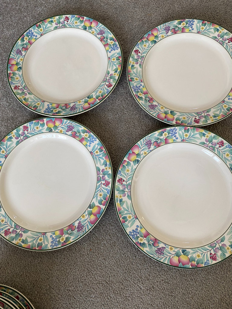 Jardin Thailand Stoneware Dinner Plates 