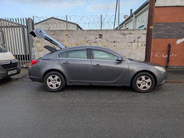 Vauxhall, INSIGNIA, Hatchback, 2011, 1956 (cc), 5 doors