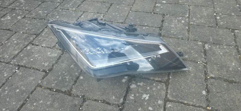 Seat Leon 2016 (pre facelift) drivers side headlamp 