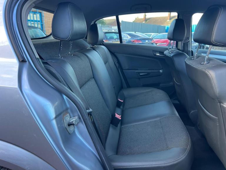 2006 Vauxhall Astra 1.8i 16V Design 5dr Auto HATCHBACK PETROL Automatic