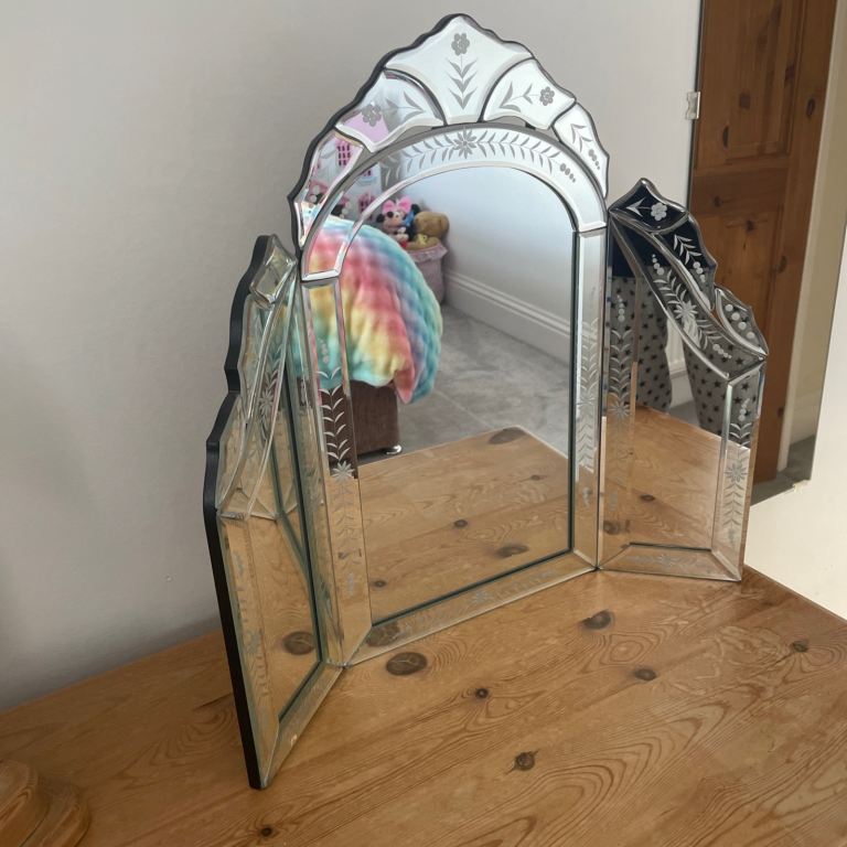 Gorgeous mirrored stand alone mirror 