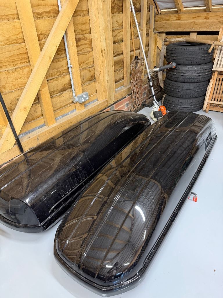 Mini roof box