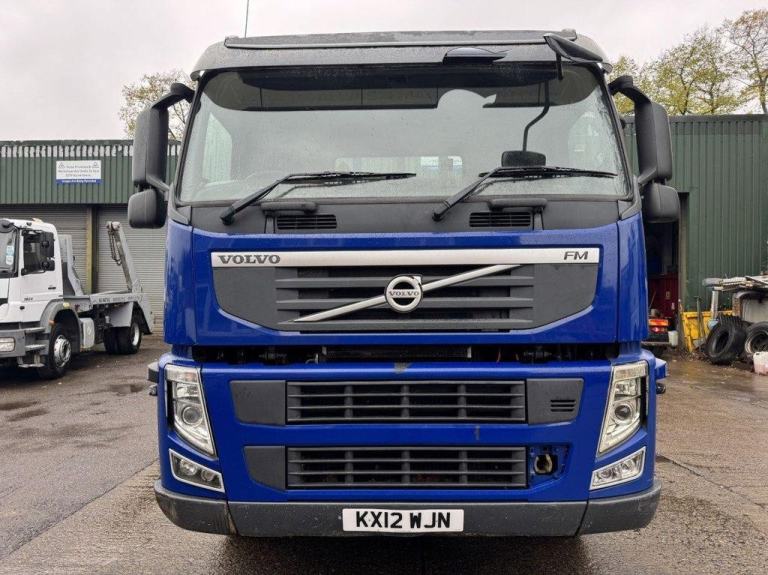 2012 VOLVO FM-330 6X4 HOOK LOADER