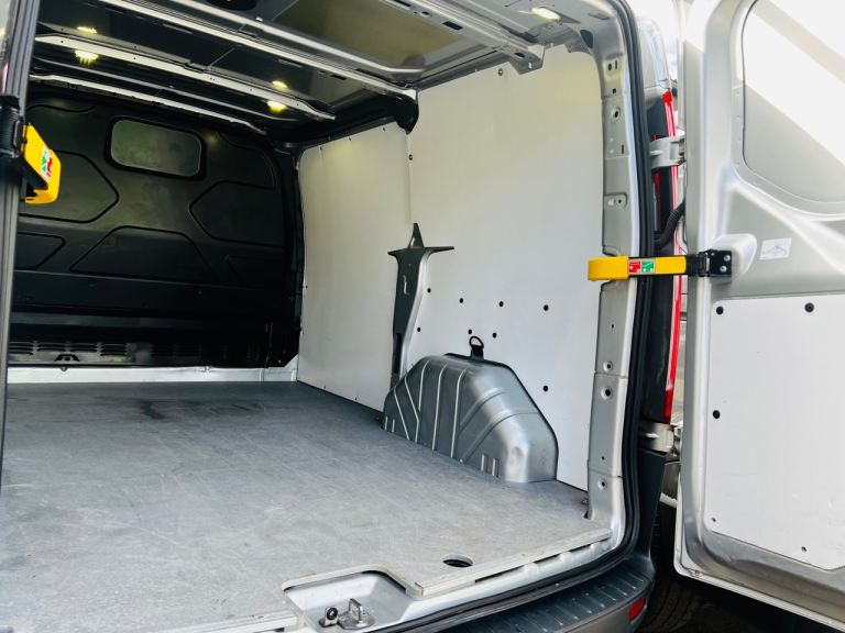 FORD TRANSIT CUSTOM PANEL VAN 2017 GENUINE LOW MILEAGE ONLY 32K FULL HISTORY MINT VAN