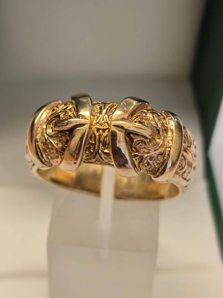 9CT GOLD HEAVY WEIGHT DOUBLE BUCKLE RING
