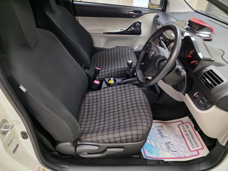 TOYOTA IQ 1.0 VVT-i 2 White Manual Petrol WARRANTY 12 MONTHS MOT