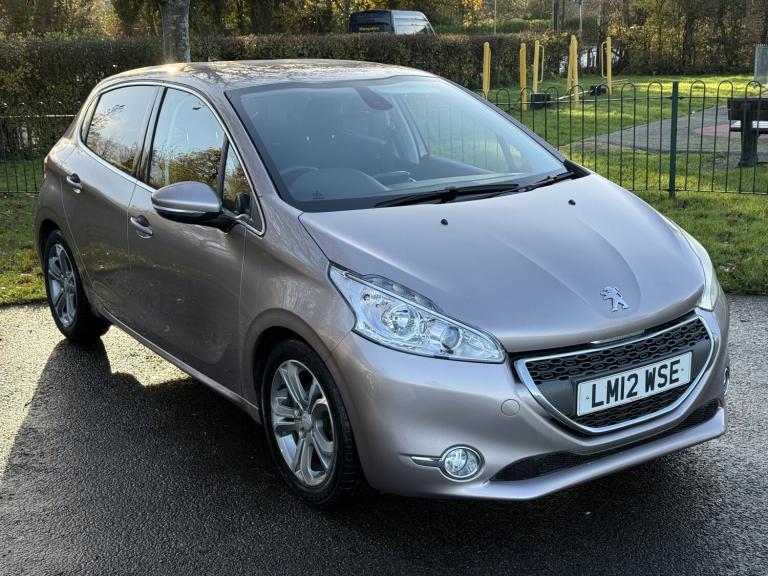 PEUGEOT 208 1.4 VTi Allure 2012