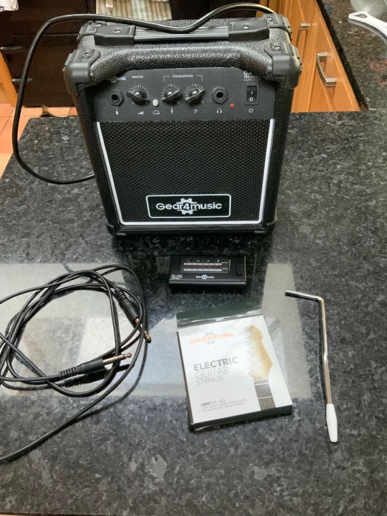 3/4 scale Stratocaster style electric guitar + accessories 