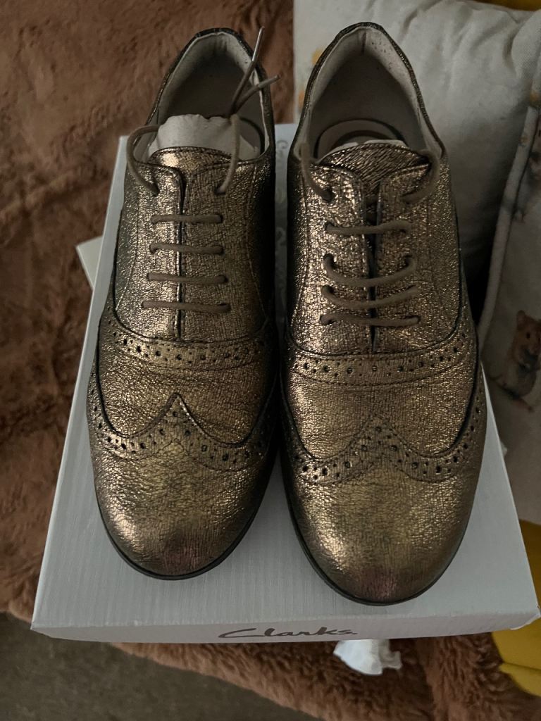 Clarks Hamble Oak Brogues – Gold, Size 6, Brand New in Box