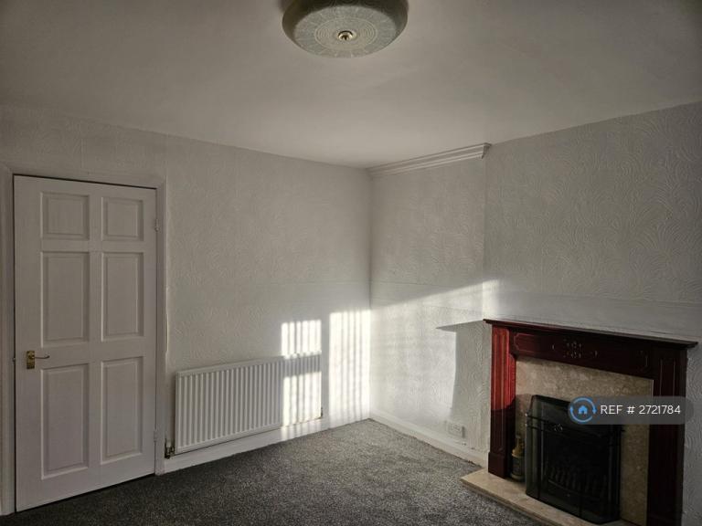 3 bedroom house in Long Lane, Huddersfield, HD5 (3 bed) (#2721784)