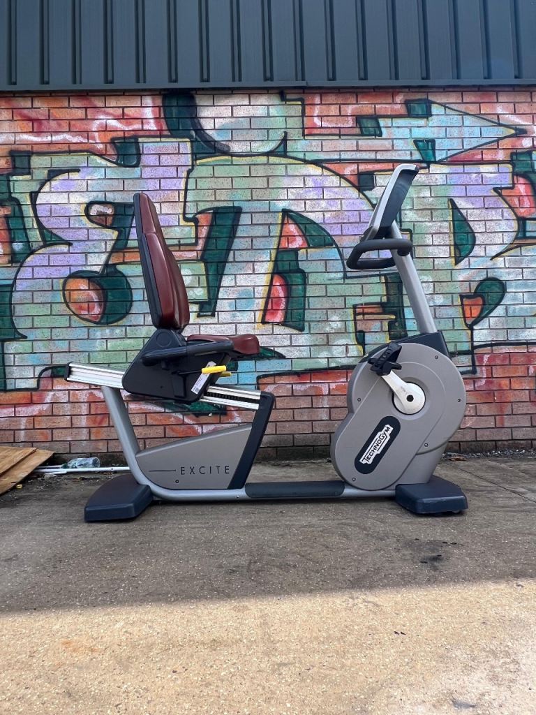 ⁠Technogym TG700 SP Recumbent Bike 