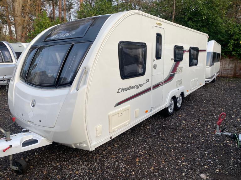SWIFT CHALLENGER 625se - 2014 - FIXED BED - 5 BERTH - RARE LAYOUT PRISTINE 