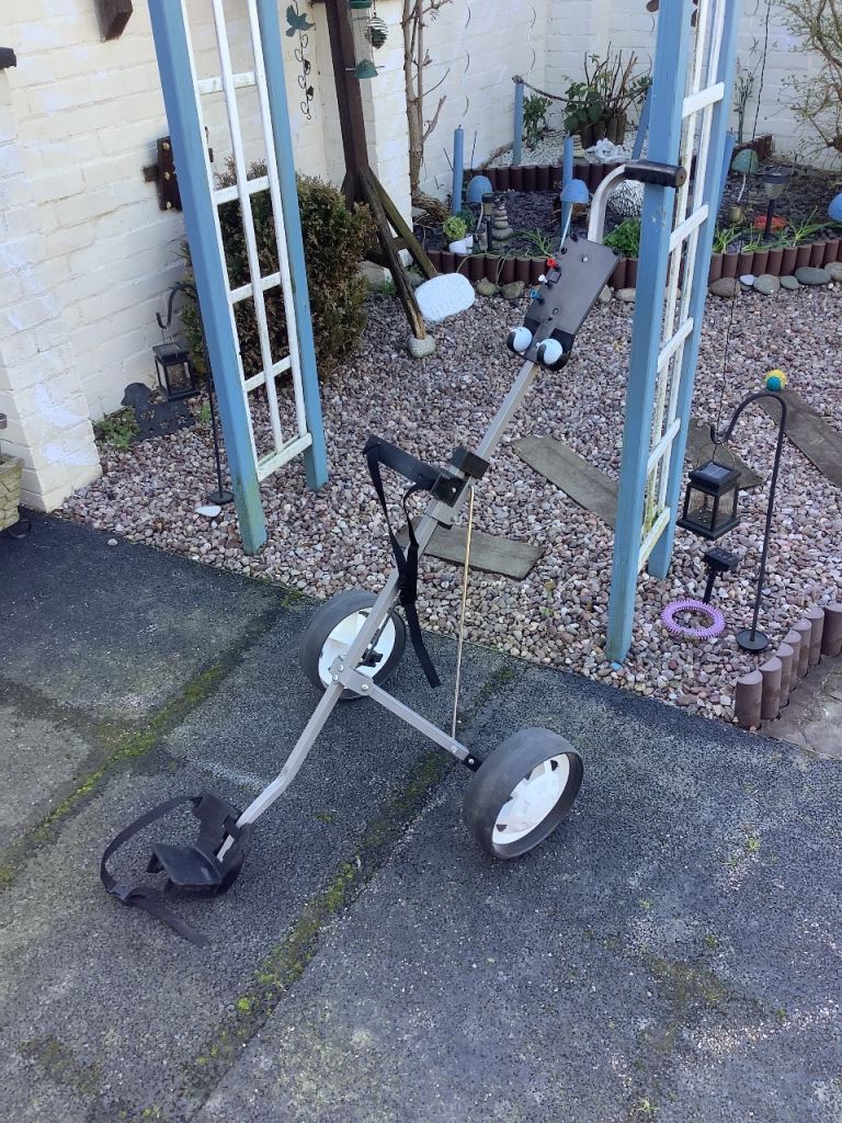 A lovely lightweight grey as new 2 wheel pull/push golf trolley. In a great condition, with extras.