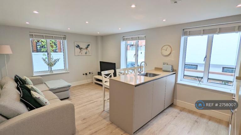 2 bedroom flat in Scholars Court, Guildford, GU1 (2 bed) (#2758007)