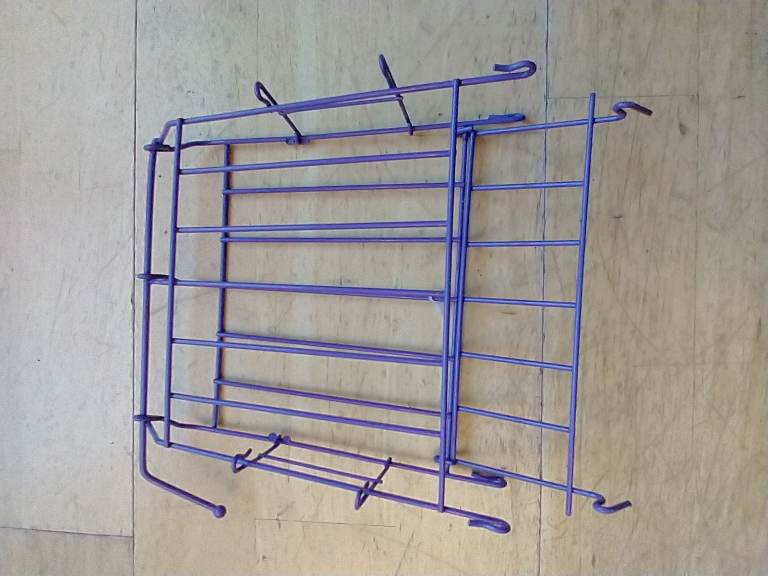 Pet cage hay rack
