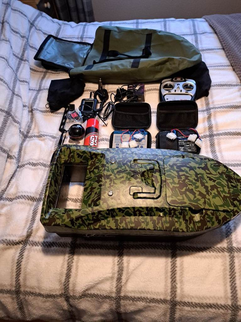 Camo Bait Boat with Remote and Accessories – Good Condition