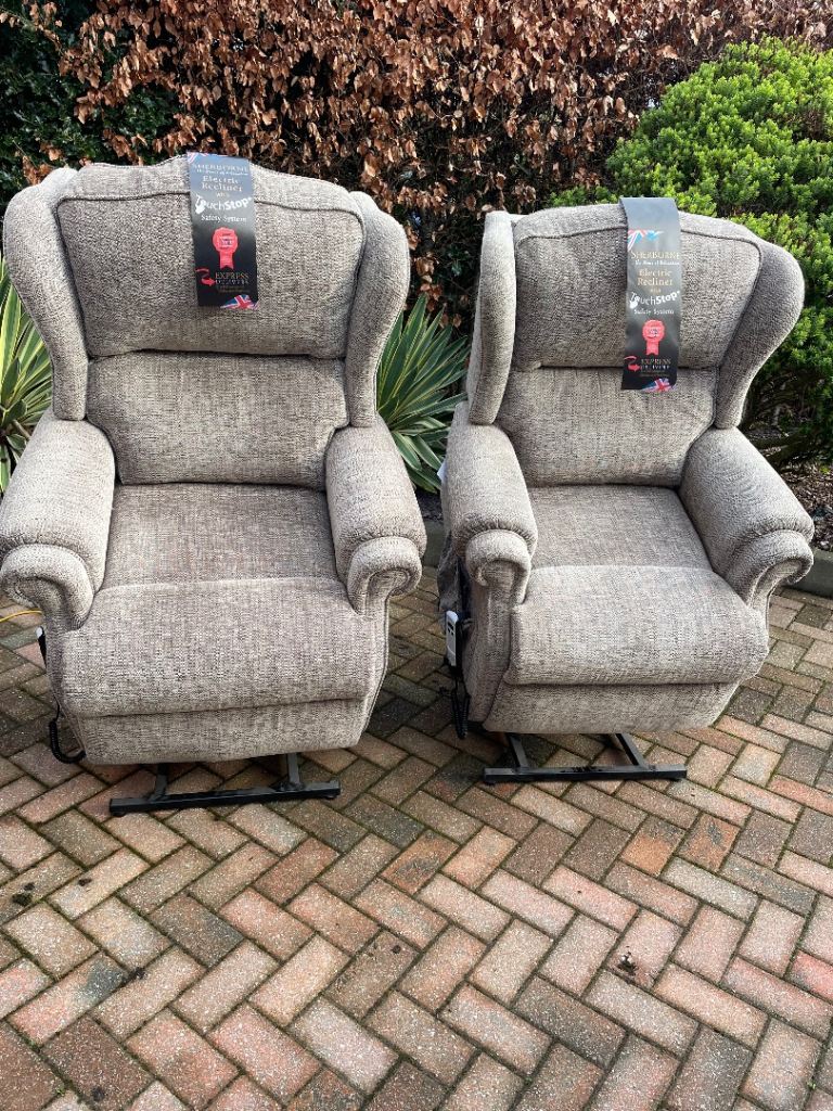 Riser recliner electric chairs single seater sofa mobility tilt lift (free delivery 🚚🚚🚚)