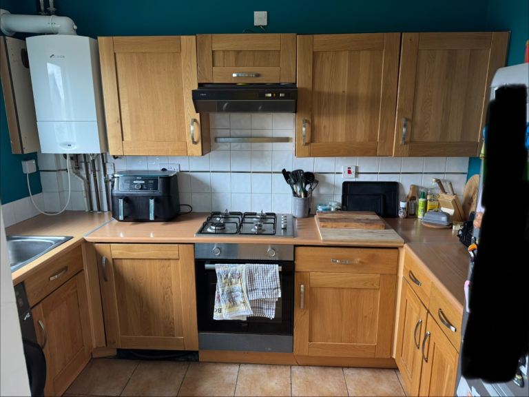FREE Complete Kitchen – Cabinets & Worktops – Must Remove & Collect