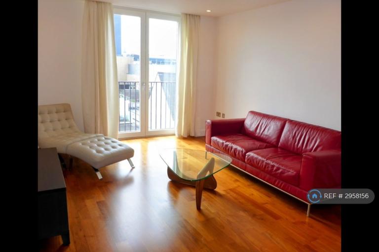 2 bedroom flat in The Hayes, Cardiff, CF10 (2 bed) (#2958156)