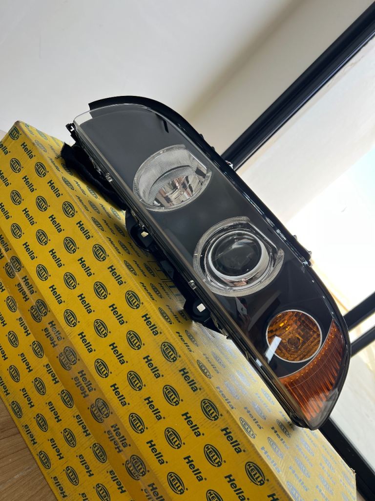 BMW E39 Headlight Xenon LEFT HELLA ORIGINAL NEW NOS 1EL008052-511