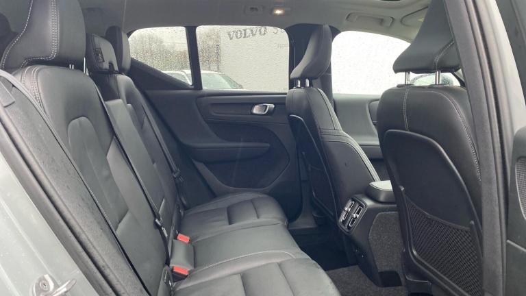 2024 Volvo XC40 2.0 B3P Ultra Dark 5dr Auto ESTATE PETROL Automatic