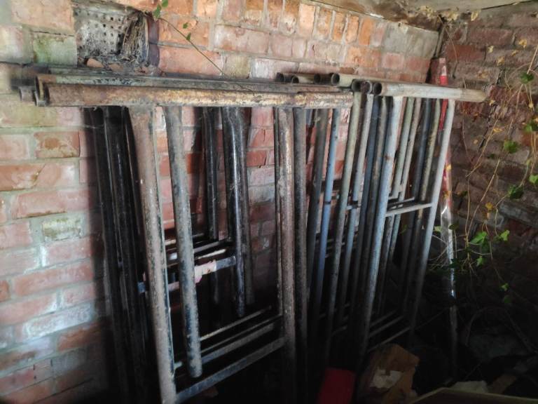 Staging scaffold platform 