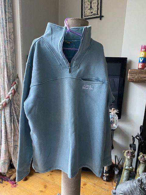 Wierd Fish Top XL  Blue with zip up neck