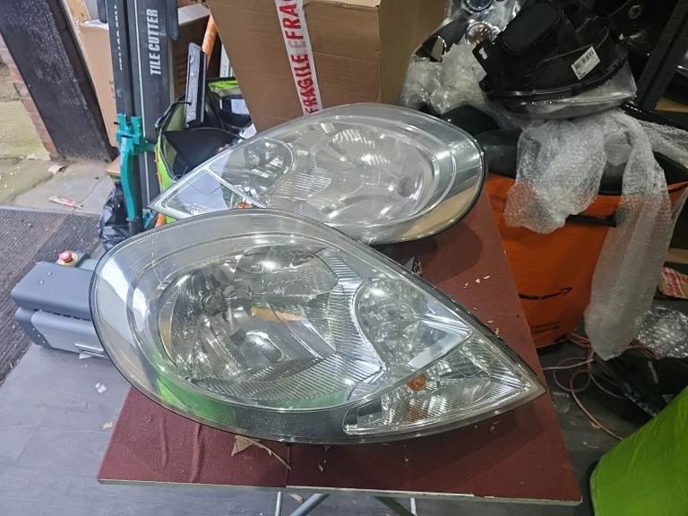 Renault Trafic Vivaro Head Lights Pair Left and Right NS OS