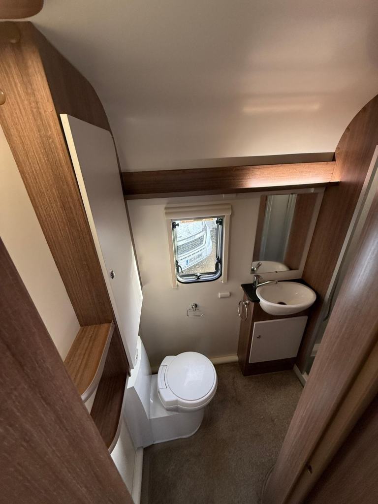 Bailey Advance 76-2 Fixed Bed Full Rear Bathroom