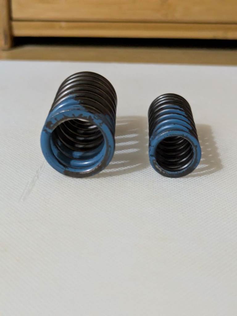 Kawasaki ZXR 750 L [ONLY] inlet valve spring set X 2