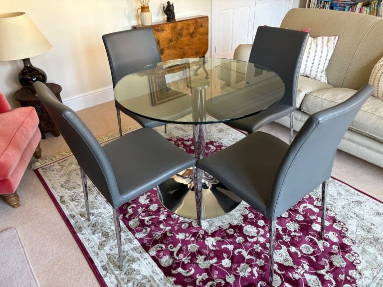 Round Glass Table by Calligaris, with 4 matching chairs