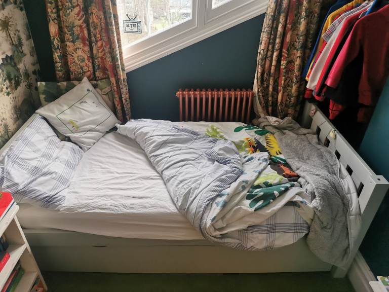 Single kids bed with pull out storage