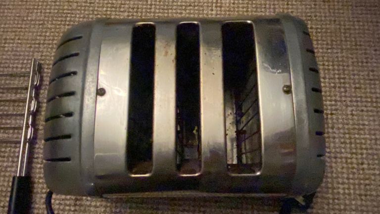 Dualit 3 slice toaster with sandwich holder.