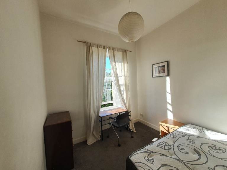 Double & single room in Westend 