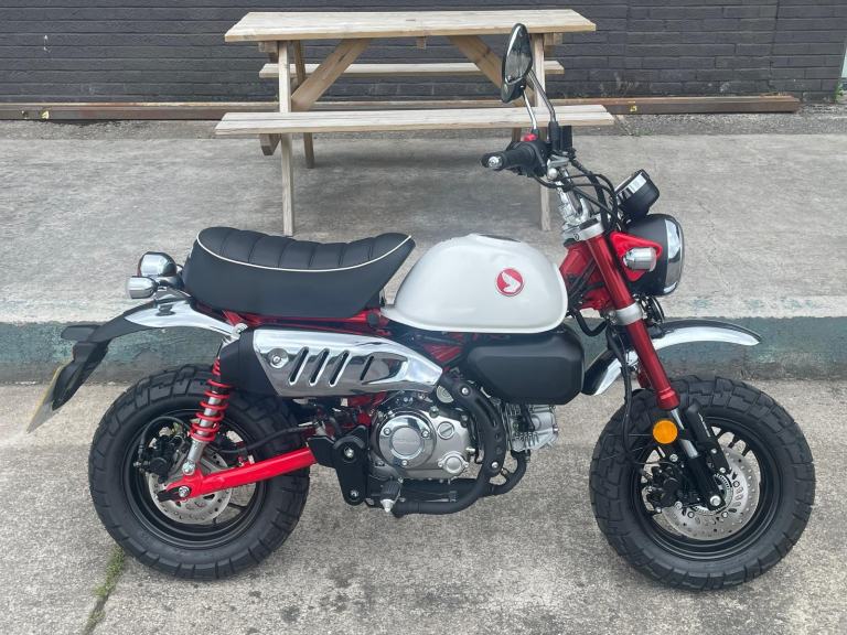 Honda Z125 MA-S Monkey Bike in Red and White 2025 Z 125