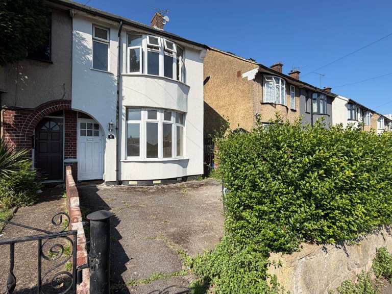 2-Bedroom Semi-Detached House to Rent - Biscot Area