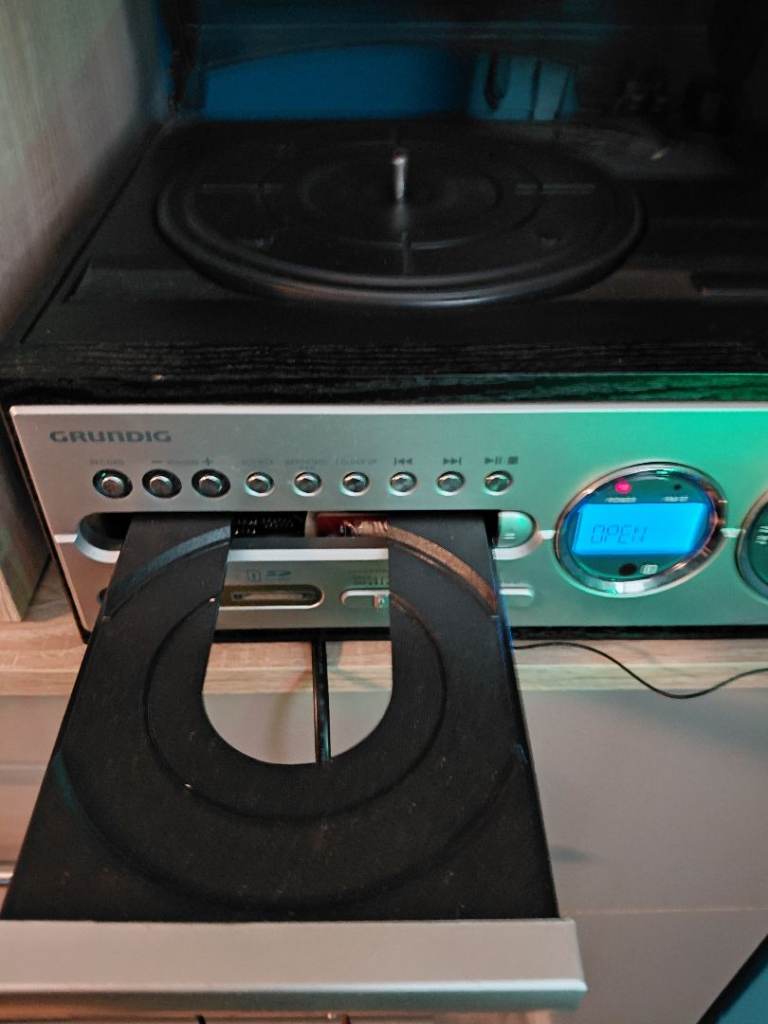 Grundig Stereo System with Turntable and CD Player - decent Condition